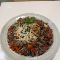 可能是燉小牛膝和義大利麵的圖像