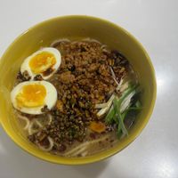 可能是拉麵和水波蛋的圖像
