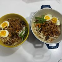 可能是水波蛋和拉麵的圖像