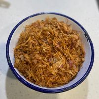 可能是麵、鯷魚和苔蘚蟲的圖像