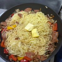 可能是炒麵和義大利麵的圖像