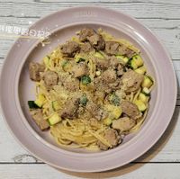 可能是義大利麵和顯示的文字是「 STAUB ME JT料理學習日記2 وود 」 的圖像