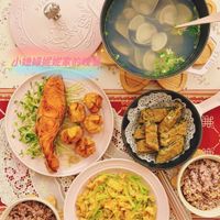 可能是粥、炒麵、豆腐和文字的圖像