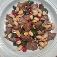 可能是肉排和快炒的圖像