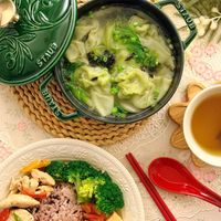 可能是火鍋、麵和豆腐的圖像