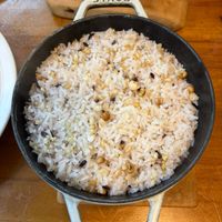 可能是炒飯和印度香料飯的圖像
