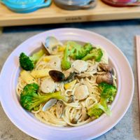 可能是麵、香菇和義大利麵的圖像