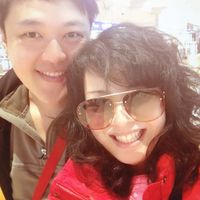 可能是一或多人和文字的圖像