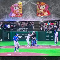 可能是顯示的文字是「梦和常限 កផកិ WORLD BASEBALL LDBASEBALLCLASSIC CLASSIC- POOLC TPE 1 0-0 DO KORO :06 GULIN P:35 9.H.KIM KIM .143 ጠዳራ りる 資ずは CENTURY 21 एकা LTA 1台 200台LIVE LIVE 200台 産の売る、 金の売る、買う、悩りる、 買う、 信りる、 ENTURY Menen きしんちちだ KOMAM OHUFG TENTIAL SEIKO IHI 」的圖像