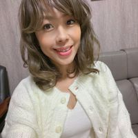 可能是一或多人和瀏海的圖像