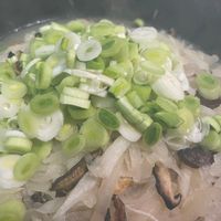 可能是香菇、拉麵和粥的圖像