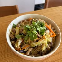 可能是炒麵、麵和拉麵的圖像