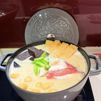 可能是起司火鍋、豆腐、粥和文字的圖像
