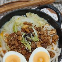 可能是拉麵、水波蛋和粥的圖像