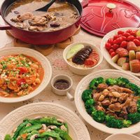可能是豆腐、炒麵和火鍋的圖像