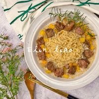 可能是麵、義大利麵和顯示的文字是「 f ット Elinidiao မ Elin 4 liae ና 」的圖像