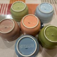 可能是顯示的文字是「 GHRAUD STAUB STAU STAUB 」的圖像