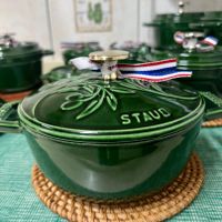 可能是‎顯示的文字是「 ‎حه STAUD‎ 」‎的圖像