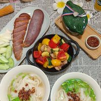 可能是壽司、粥和文字的圖像