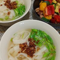 可能是生魚片、壽司、粥和拉麵的圖像