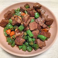 可能是肉排和快炒的圖像