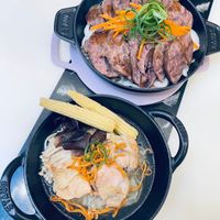 可能是火鍋、拉麵、麵和文字的圖像