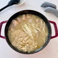 可能是火鍋、粥、拉麵和豆腐的圖像