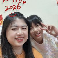 可能是一或多人和顯示的文字是「 happy 2026 白 无他相机 ๒27519 (*รา" 」的圖像