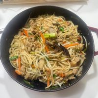 可能是拉麵、麵、炒麵和義大利麵的圖像