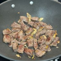 可能是肉排和文字的圖像