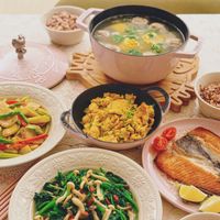 可能是炒飯、豆腐、粥、西班牙大鍋飯和北非小米飯的圖像