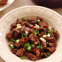 可能是肉排和快炒的圖像