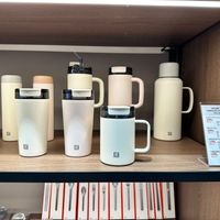 可能是泡茶器、咖啡杯和文字的圖像