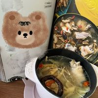可能是香菇、火鍋和文字的圖像