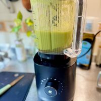 可能是泡茶器和水藻的圖像