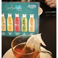 可能是‎茶、泡茶器和‎顯示的文字是「 ‎100% NATURAL DSUGAR 100%NATURAL UGAR,M0PRE PRESERATIVES SMEETENERS Simply Simplysmoothie smoothie HELLAS 03 مه 04 == 05 MATCHA TOH www.cspmta 自 PIHEAPPLE HANGO nAHA BAHAHA DRAGOMFRUIT PIRLAPPLI PIHEAPPLI DRANGE VITAMIN- CINCTS CELERY ORANGE FARBCT CARNOT 2026年3月15日09：59Kos 2０26年 026年3月15日 09:59 Kos A.R‎ 」‎‎ 的圖像