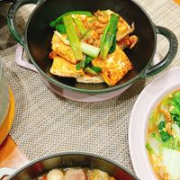 可能是火鍋、麵和豆腐的圖像