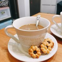 可能是燕麥餅乾、咖啡杯和咖啡的圖像