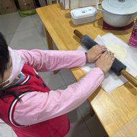 可能是半圓形餡餅和文字的圖像