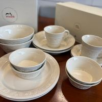 可能是咖啡杯和顯示的文字是「 2 a stasb 」的圖像