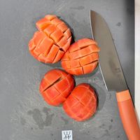 可能是食物和刀的圖像