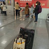 可能是手提箱和文字的圖像