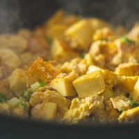 可能是豆腐和印度香料飯的圖像