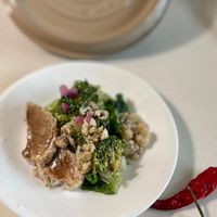 可能是北非小米飯和燉小牛膝的圖像