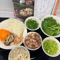 可能是拉麵、麵和文字的圖像
