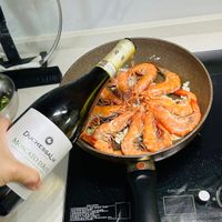 可能是蝦和顯示的文字是「 န 더 ሱ MOSCATODAST MOSCATO DUCHESSALIA C ΑΤΟ D'ASTI FUNCTION 」的圖像