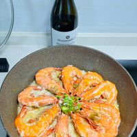 可能是煙燻鮭魚、生魚片和蝦的圖像