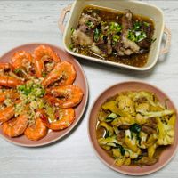 可能是香菇、燉小牛膝和肉排的圖像