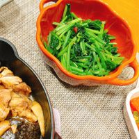 可能是‎火鍋、豆腐、紫蘇和‎顯示的文字是「 ‎ر F 9993 3 March MON TUE WED THU FRI 2 3 10 5 17 2 24 19 31 26 6 ማንደሮ 16 8 15 22 29 9 ፅ 11 18 25 30 SAT SUN 7 14 4 21 28 3 20 27 27‎ 」‎‎ 的圖像
