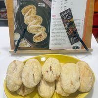 可能是肉餡餅、港式點心和文字的圖像